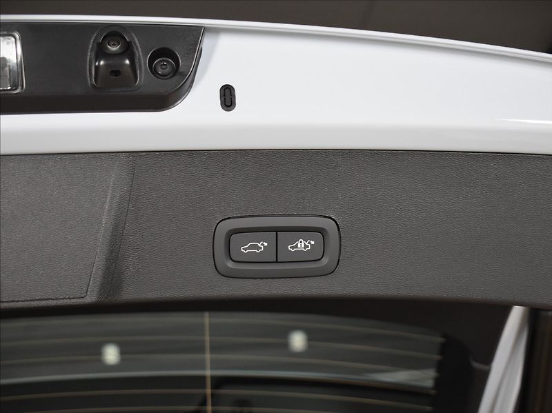 Volvo XC40 (2026) 2,0 B3  Core - fotka 13 z 24