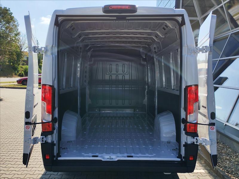 Peugeot Boxer (2026) 2,2 Furgon 4350 L4H2 BlueHDi 1 - fotka 7 z 11