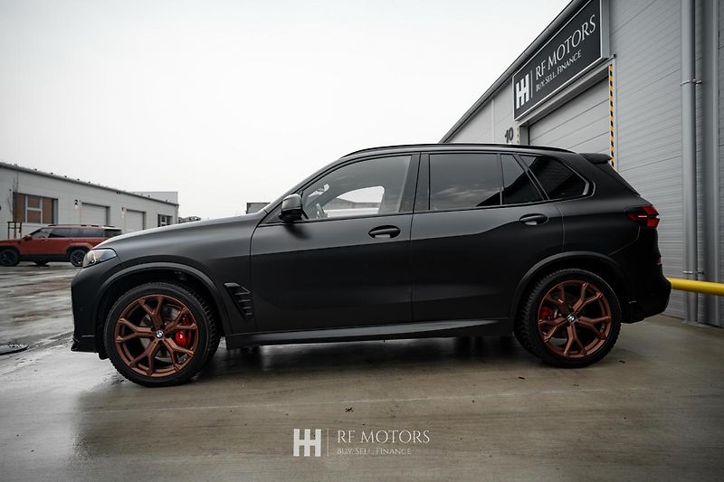BMW X5 (2024) xDrive40i mHEV 280kW - fotka 8 z 55