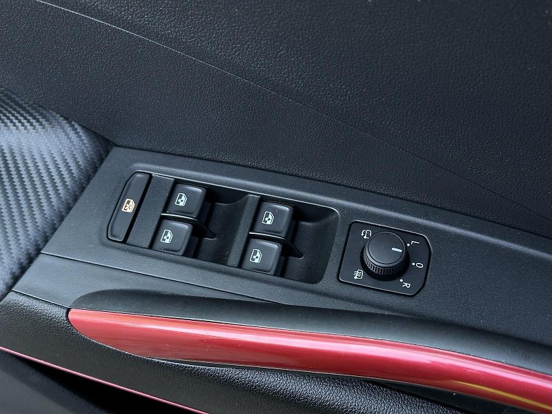 Škoda Fabia 1.0TSi Monte Carlo 116PS V.Coc - fotka 14 z 36