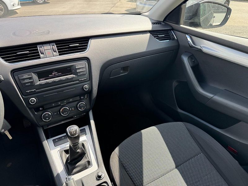 Škoda Octavia (2014) Ambition 1.6 TDI 77kW - fotka 15 z 31