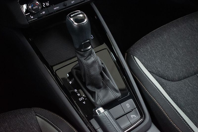 Škoda Kamiq 1.5TSI DSG*STYLE*ACC*KAMERA*ČR - fotka 22 z 42
