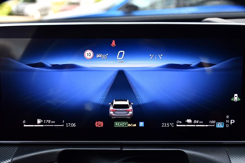 Mercedes-Benz Třídy C 300e AMG Pano HuD 360 Burm DIG - fotka 16 z 27
