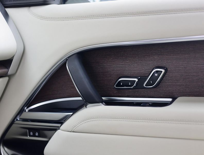 Land Rover Range Rover (2024) P460e Autobiography LWB - fotka 33 z 50