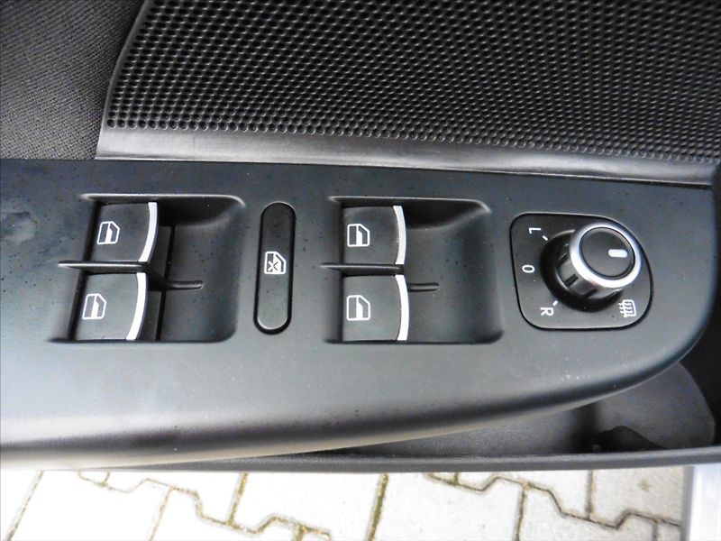 Volkswagen Golf 1.4 TSi Style Navi Xenon - fotka 14 z 14