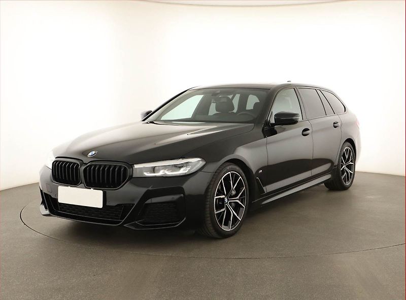BMW Řada 5 (2021) 540d xDrive - fotka 2 z 18