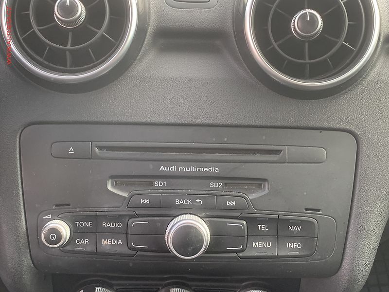 Audi A1 (2012) 1.6TDi, autoAC - fotka 15 z 19