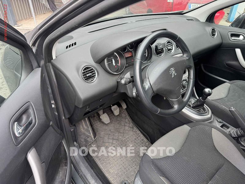 Peugeot 308 (2013) 1.6 HDI, 1.maj,ČR, servis - fotka 3 z 3