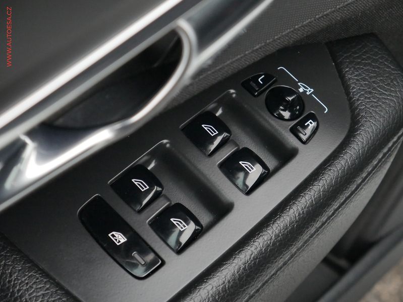 Volvo V90 (2018) 2.0D, LED, TZ, park.asist - fotka 24 z 27
