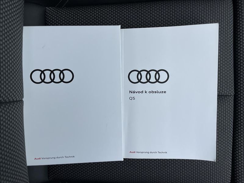 Audi Q5 2,0 TDI quattro S line  Sportb - fotka 18 z 23