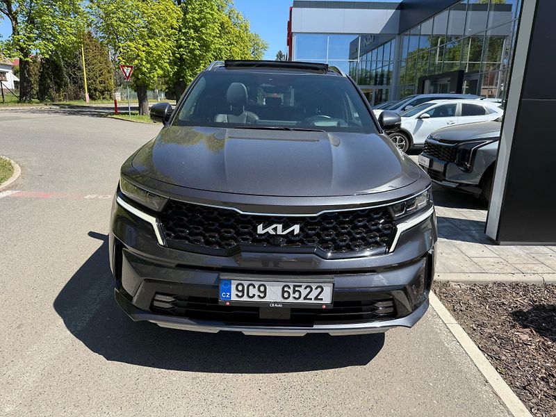 Kia Sorento 2.2 CRDi 142kw TOP 4x4 - fotka 2 z 12