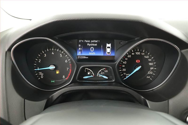 Ford Focus (2017) 1.5 EcoBoost, Tempomat - fotka 11 z 14