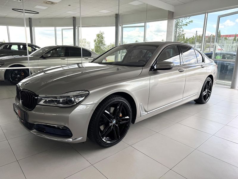 BMW Řada 7 730d xDrive*Laser*Dověry*Masáž - fotka 2 z 46