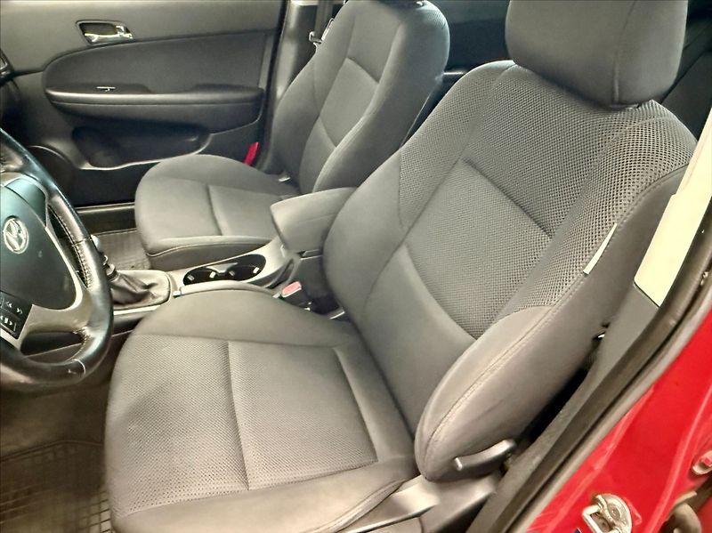 Hyundai i30 1,6 i PRVNÍ MAJITEL 92KW - fotka 8 z 14