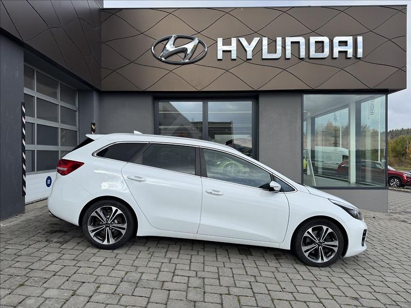 Kia Ceed 1,6 CRDi GT-Line - fotka 15 z 16