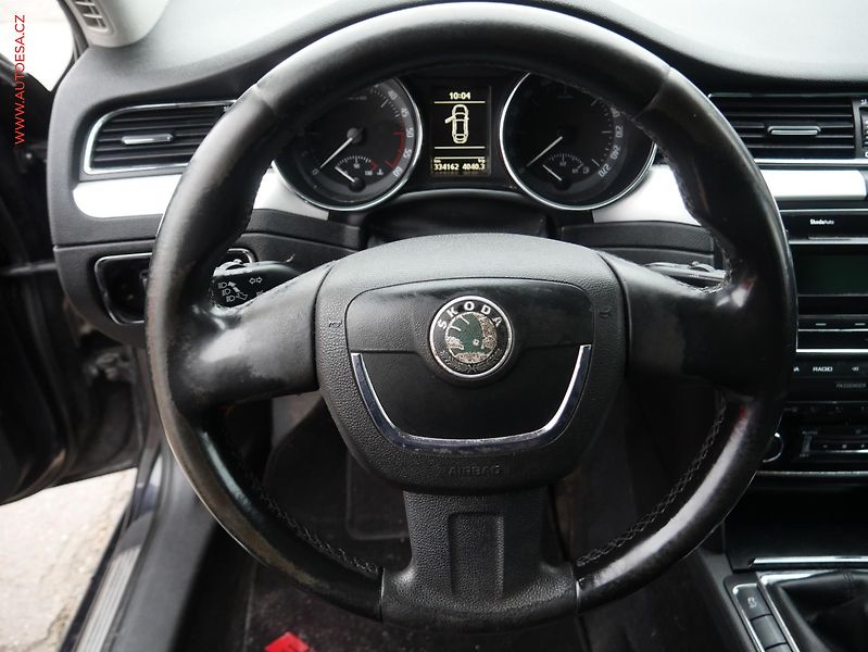 Škoda Superb (2010) 2.0 TDi, ČR, Ambition - fotka 15 z 19