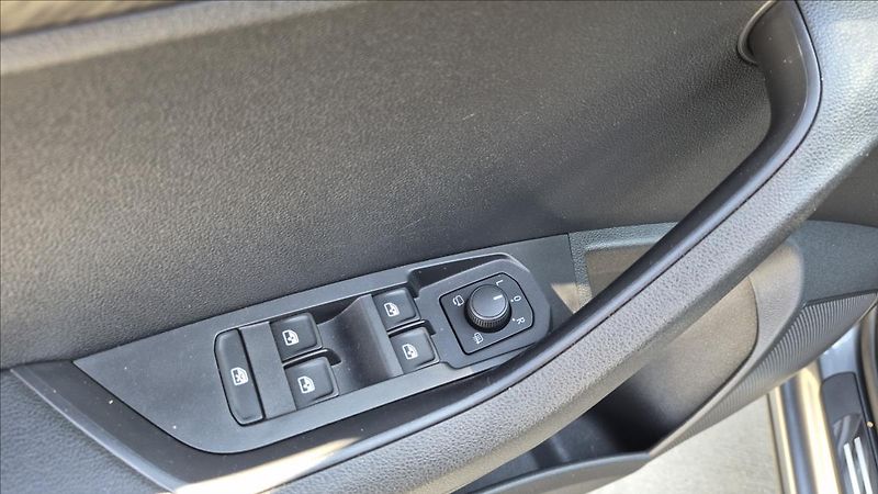 Škoda Karoq 2,0 TDi 110 Kw 4x4 Style DSG - fotka 21 z 25