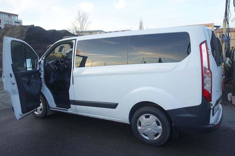 Ford Tourneo Custom 2,2TDCi 8 MÍST TOURNEO - fotka 12 z 33