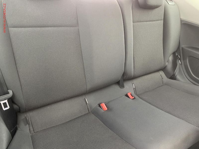 Volkswagen up! (2012) 1.0i, AC, výhřev sed - fotka 11 z 18