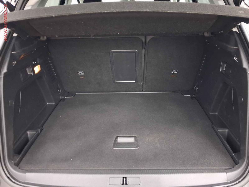Peugeot 3008 (2018) 1.2 PT, Allure, AT, navi - fotka 7 z 17