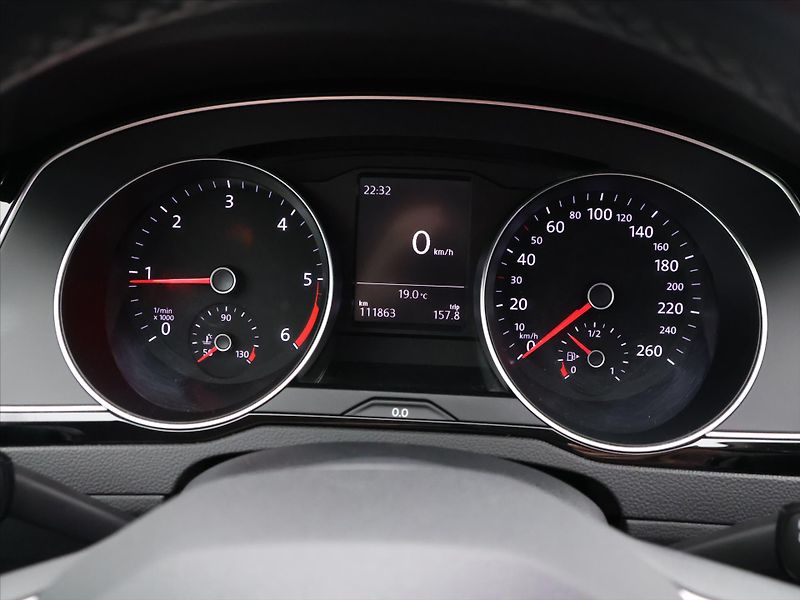 Volkswagen Passat 2,0 TDI 110kW Business Combi - fotka 16 z 30