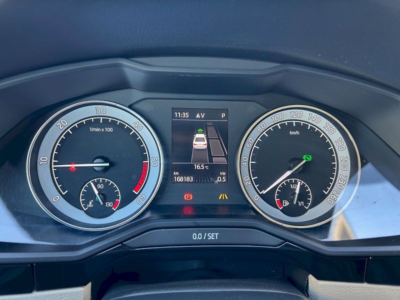 Škoda Superb (2016) Laurin & Klement 2.0 TDI 140kW - fotka 19 z 35