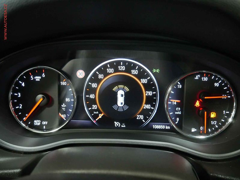 Opel Insignia (2018) 2.0 CDTI 4x4, 2.maj, LED - fotka 12 z 22