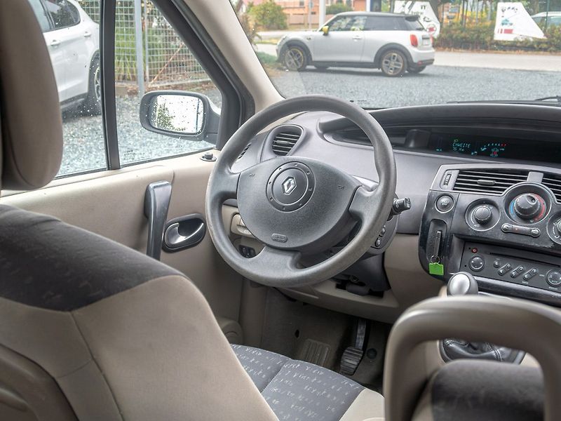 Renault Scénic (2006) 1.6i 16V 82KW – 2x KOLA - fotka 11 z 32