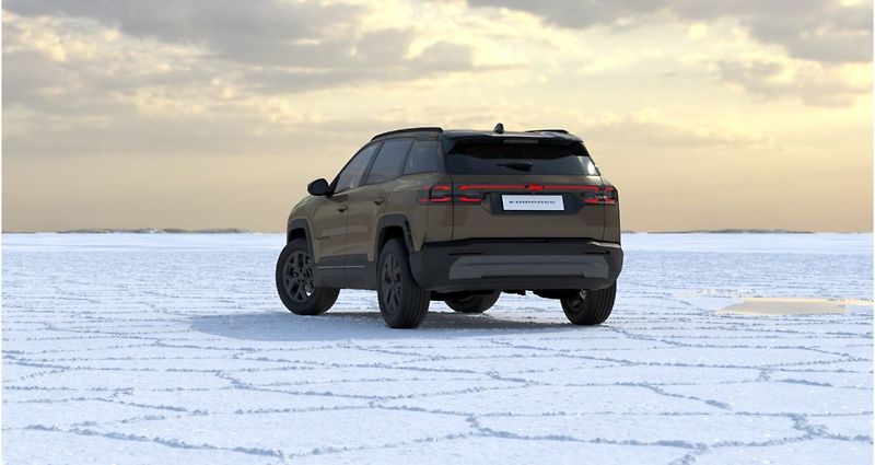Jeep Compass (2026) First Edition e-Hybrid 145k eD - fotka 2 z 9