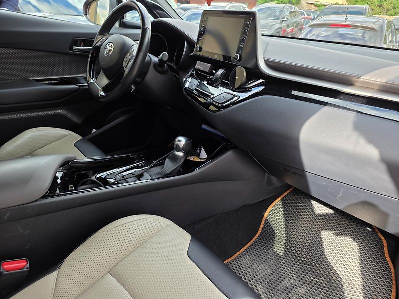 Toyota C-HR 2.0-EXLUSIVE-HYBRID-ZÁRUKA+ - fotka 12 z 15