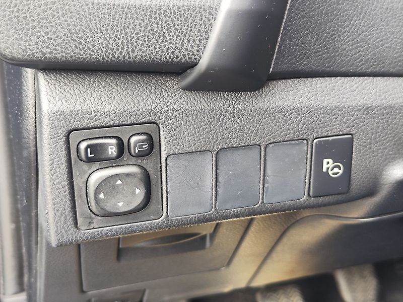 Toyota Auris 1.6 D-4D/82kW Executive ČR - fotka 26 z 30