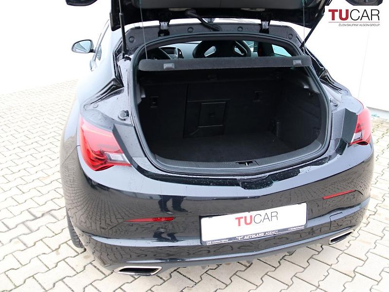 Opel Astra (2017) 2.0 Turbo GTC  - fotka 20 z 21