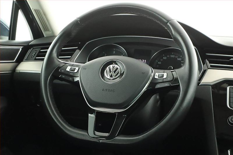 Volkswagen Passat (2016) 1.6 TDI, Kůže, Navi, Tempomat - fotka 14 z 16