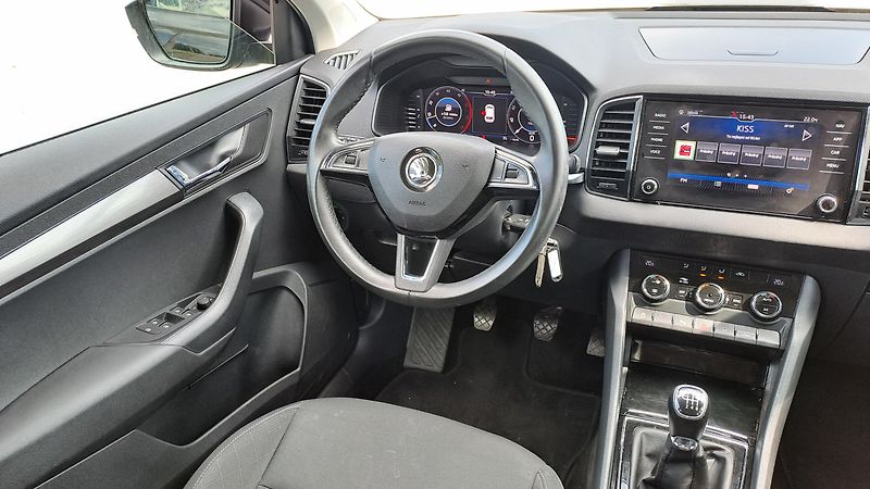 Škoda Karoq 1.6TDi Elegance NAVI - fotka 15 z 29