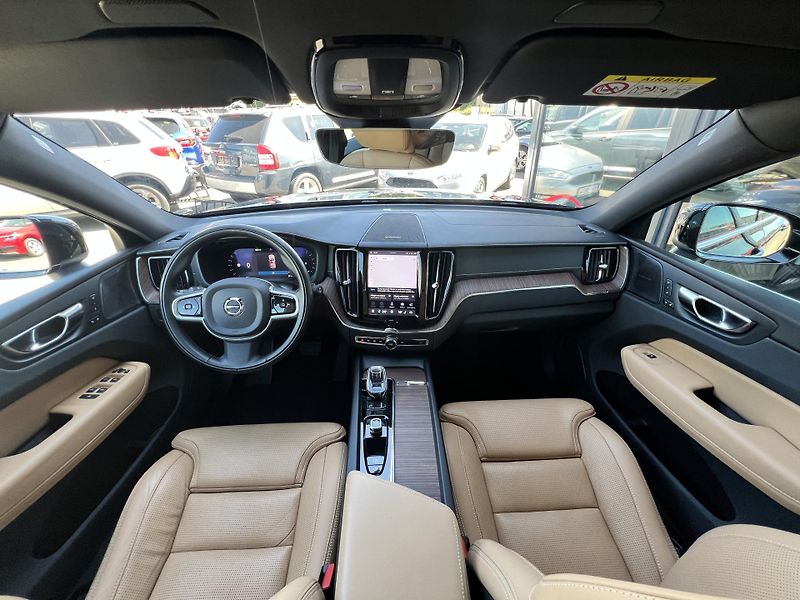 Volvo XC60 INSCRIPTION 2.0 B4 AWD ČR DPH - fotka 17 z 40