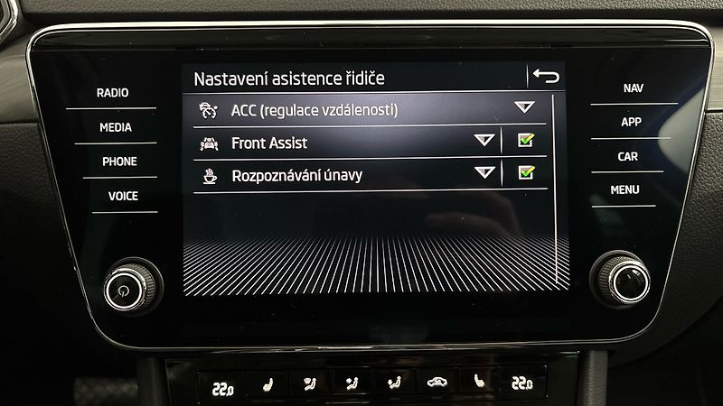 Škoda Superb 2.0 TDI DSG Style Combi - fotka 25 z 28