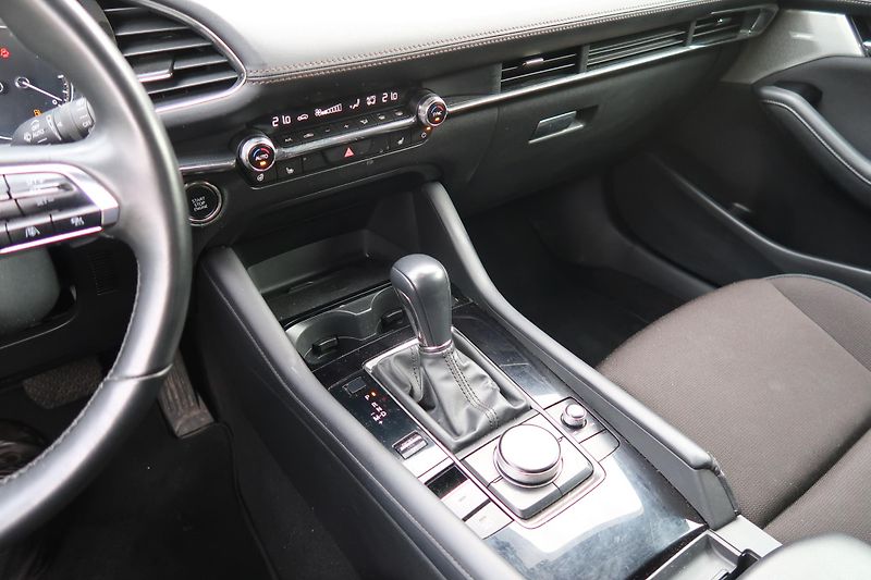 Mazda 3 2,0 X186 AT AWD, Bose,360°kam. - fotka 28 z 29