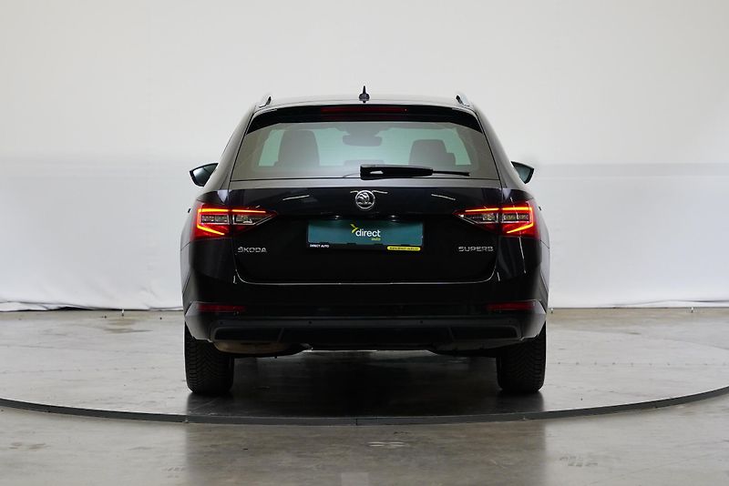 Škoda Superb - fotka 6 z 27