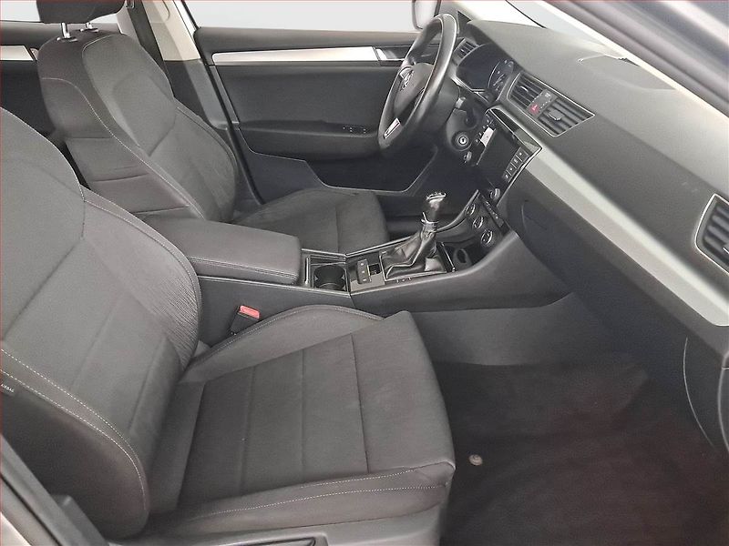 Škoda Superb (2015) 2.0 TDI, Navi, Bi-Xenony - fotka 9 z 19
