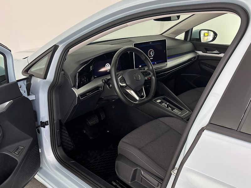 Volkswagen Golf Life DSG - fotka 6 z 29