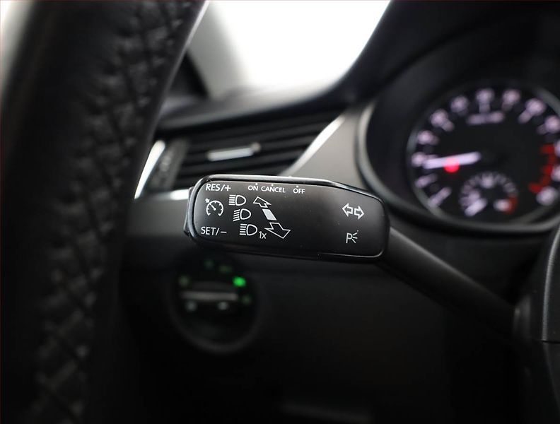 Škoda Octavia (2015) Style 2.0 TDI, Navi, Xenony - fotka 17 z 19