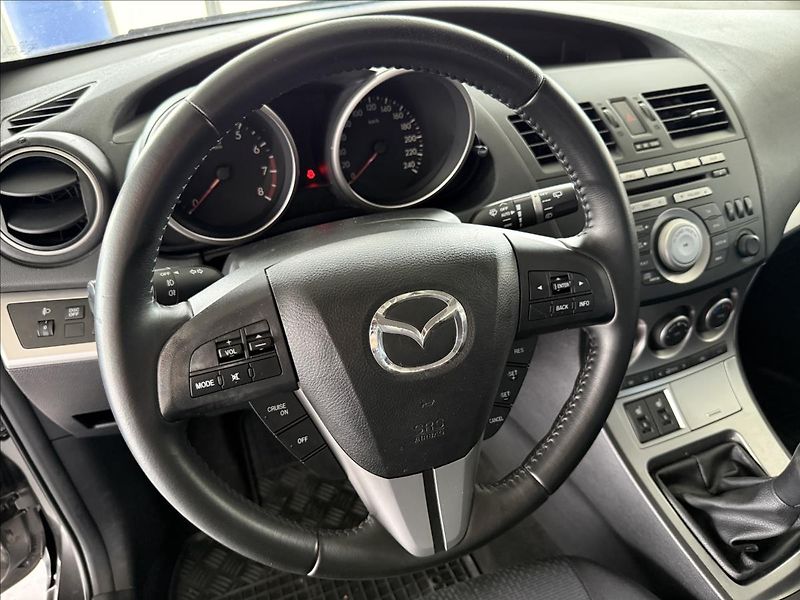 Mazda 3 1,6   77kw VÝHŘEV,RVM,AUT.KLIM - fotka 12 z 19