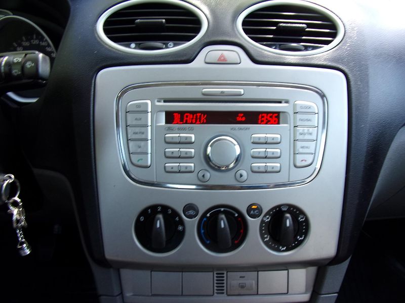 Ford Focus (2009) 1.6i74kW ATTRACTIVE PO SERVISU - fotka 10 z 18