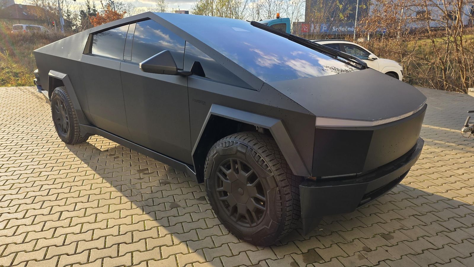 Tesla Cybertruck BEAST 844PS 3xMOTOR CZ