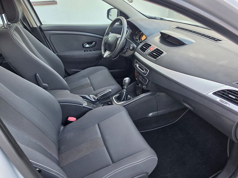 Renault Mégane (2009) 1.6 i Rozvody - fotka 17 z 27