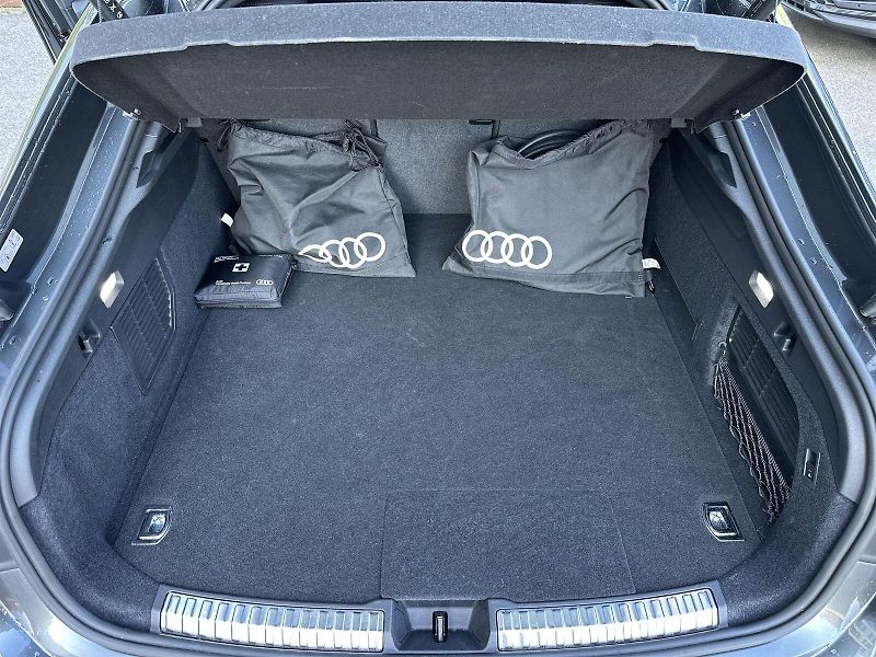 Audi A5 (2025) e-hybrid quattro AT - fotka 31 z 36