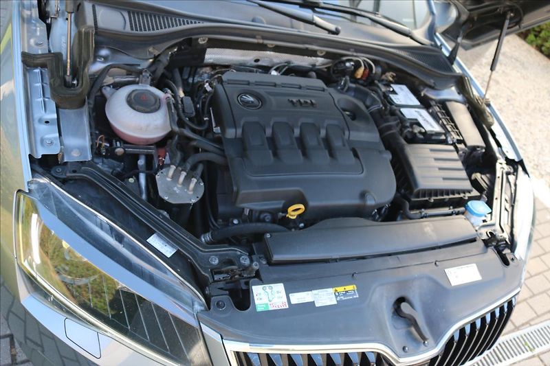 Škoda Superb 2,0 TDi, DSG , 4x4 - fotka 48 z 52