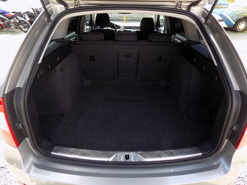 Škoda Superb 1,6 TDI 77 KW NAVI, TEMP - fotka 18 z 34