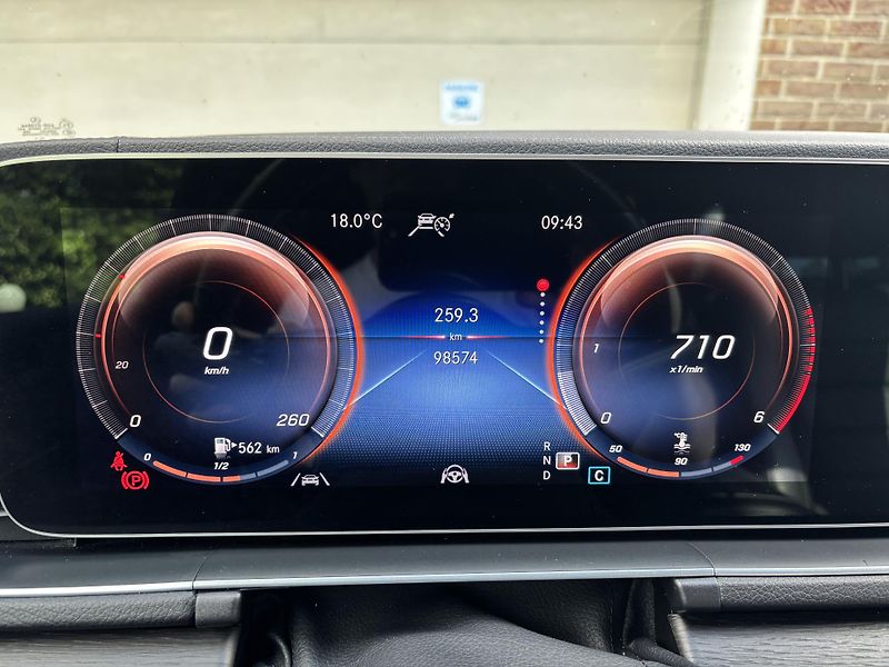 Mercedes-Benz GLE (2023) 400d 4MATIC 9GTRONIC AMG Paket - fotka 68 z 166