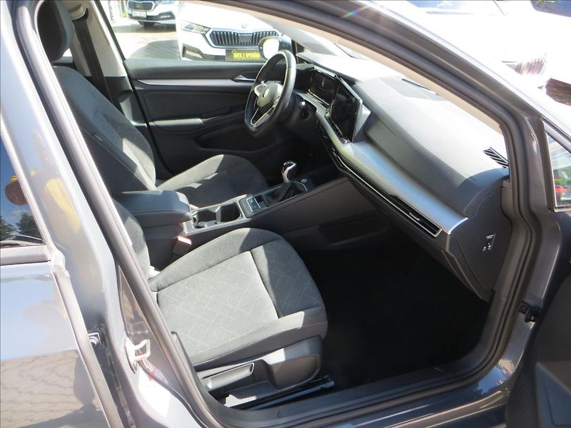 Volkswagen Golf 1,0 TSI 81kW Life ČR - fotka 10 z 23